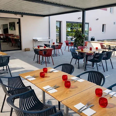 Готель Logis Sud 3*