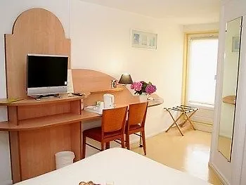 Готель Logis Sud