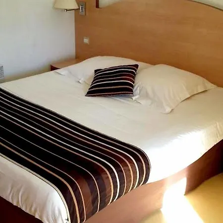 Hotel Logis Sud 3*
