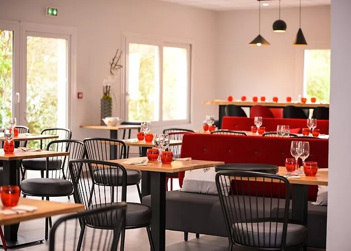 Logis Sud Готель